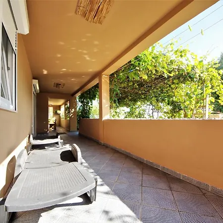 Holiday Kamenica Casa de Férias Posedarje