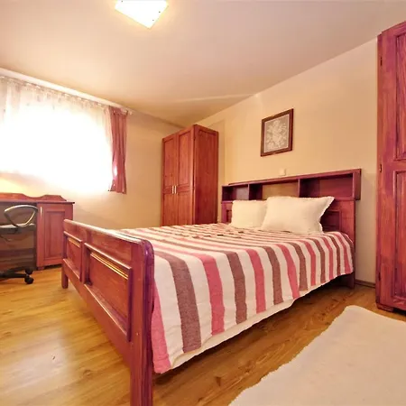 Casa de Férias Holiday Kamenica Posedarje